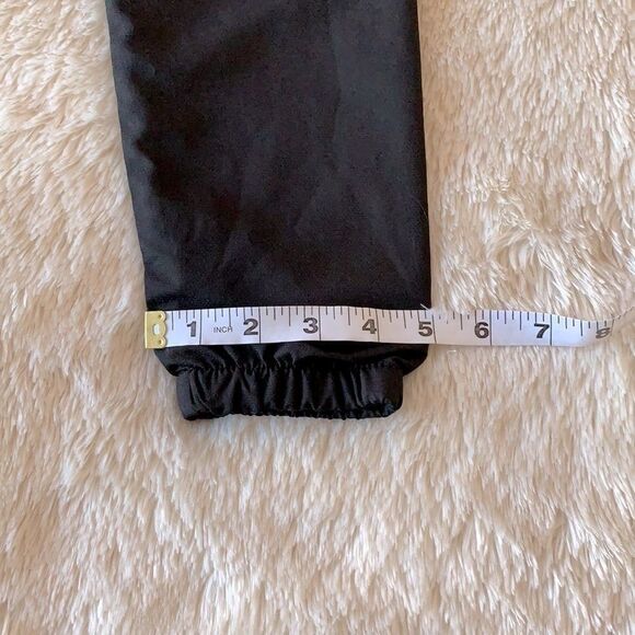 Reebok black and white fitted jacket woman’s size medium - Picture 16 of 16